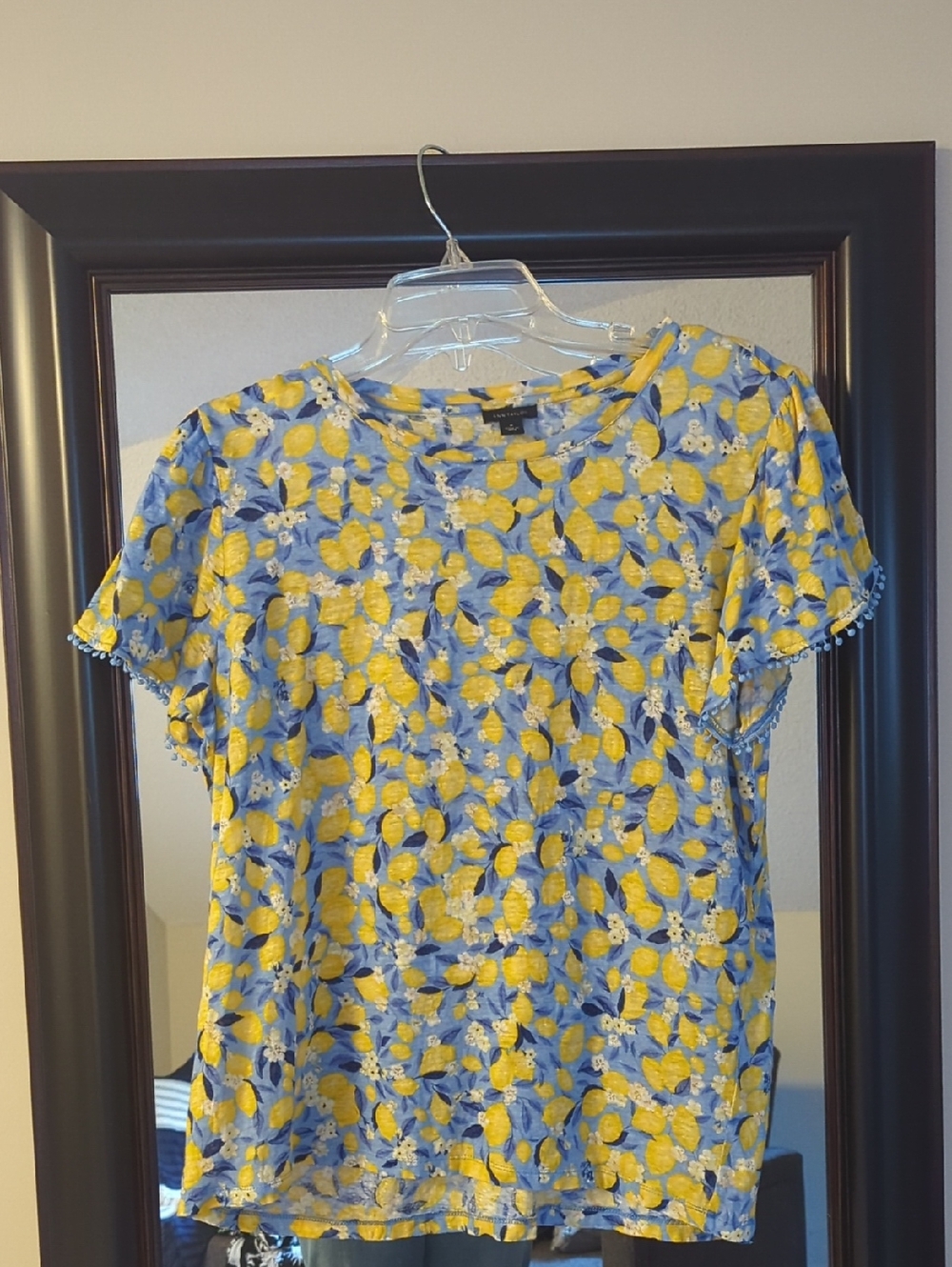 Ann Taylor 100% Linen  Blue and Yellow  Lemon Floral Short-Sleeve Tee